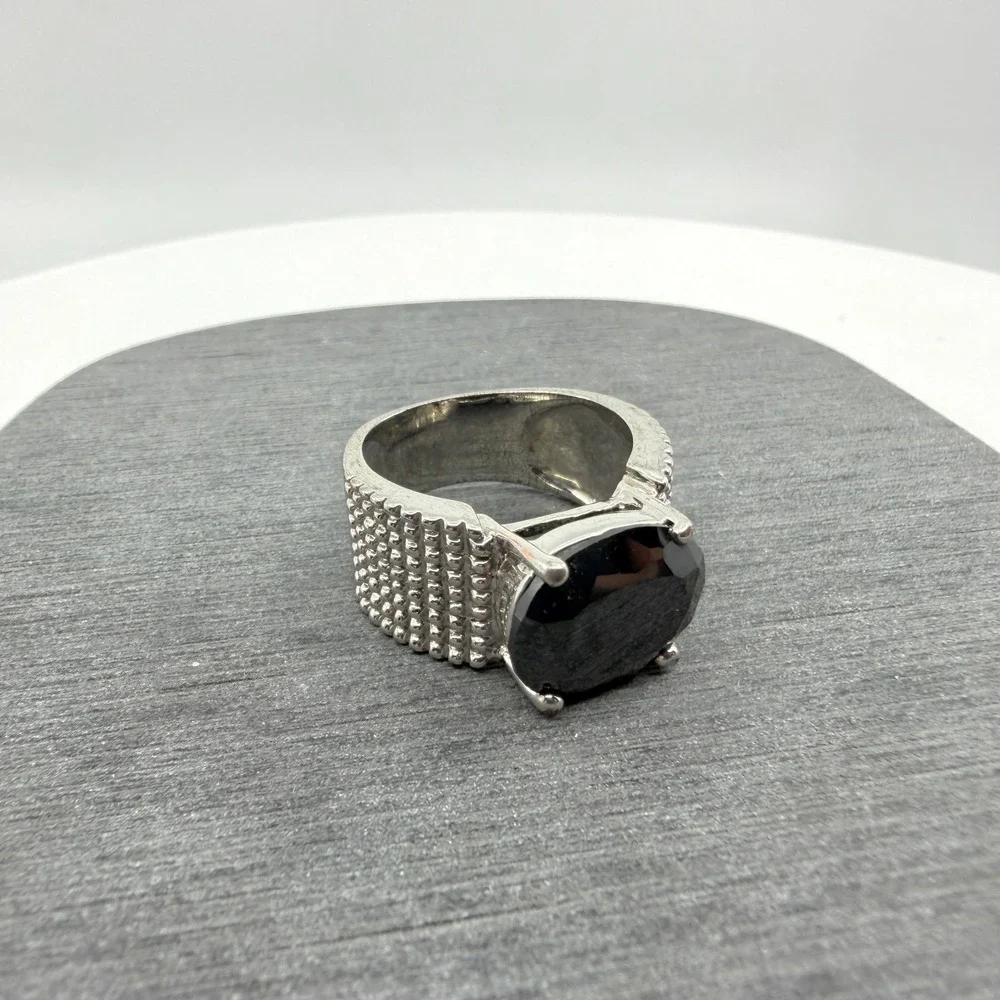 Vtg Silver Tone Black Oval Faceted Stone Ring Textured Band Gothic Statement Y2K